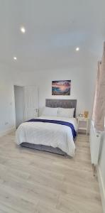 Dagenham - House - Sleeps 4 - Garden - City Centre