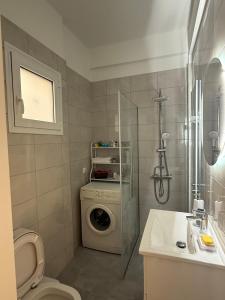 A nest for two in Athens