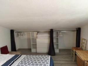 Maisons de vacances Villa 45 M2 dans parc arbore avec piscine : photos des chambres