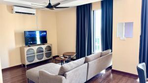 Spacious Duplex 2 Rooms and 2 Baths at Riverson SOHO