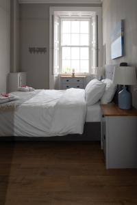 Fairway & Footpath Apartments Castle Place