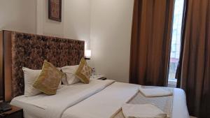Hotel HVH Kashi Vishwanath - 400m from Kashi Vishwanath Temple and Ganga Aarti Ghat