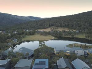 PISTE LUXURY CHALET - THE PETITE - Oaks Lake Crackenback Resort