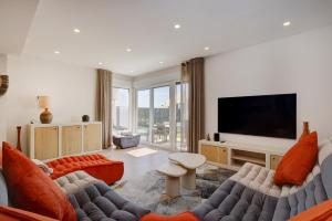 061 Brand New 2 Bed La Cala Townhouse, Sea Views