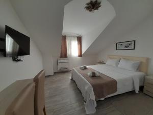 Double or Twin Room with Private Bathroom room in Hotel Dapčević