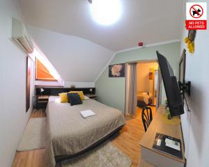 Main Building - Four-person family room room in Le Rose Hotel