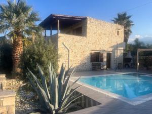 Villa Aris in Crete with private pool en private parking!