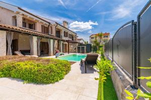 Holiday house SEASCAPE I with private pool and spacious garden