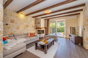 Holiday house SEASCAPE I with private pool and spacious garden