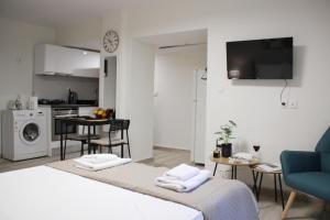 ARIS- King suite on the boulevard