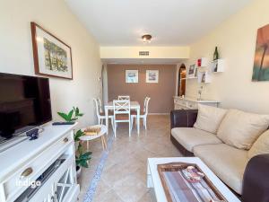 CIS01 Pool View South Facing Roof Terrace