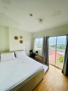 15FLR Condo End-Unit With Balcony Facing Amenities in Mesaverte Residences CDO