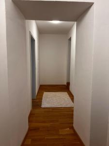 Iconic Central Historic 3BR - Balcony, WIFI & Netflix