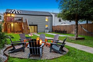 Gatsby House Mansion w Game Lounge & Hot Tub