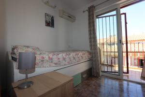 R-11124 Las Amapolas