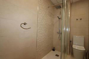 R-11124 Las Amapolas