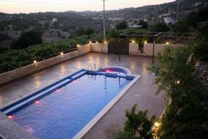 Mountain Oak Chalet شالية ملول الجبل