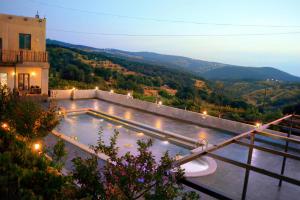 Mountain Oak Chalet شالية ملول الجبل