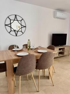 Modern Apt by Beach & Old Town with pool