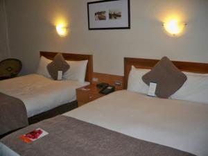 Olive Green Villa in Negombo for Airport Transit