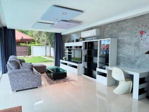 3 bed, Pool and Grass Garden, Chaweng, Spacious