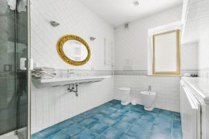 17 Deribasivska 4-room Apartment