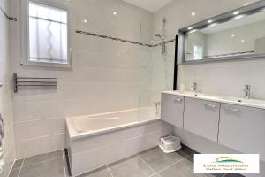 Maisons de vacances Lou Mazinou : Maison 3 Chambres