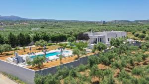 Nostra Terra Villa, 2-acre Secluded Nature Escape with Heated Pool, By ThinkVilla