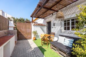 Sesimbra Cozy House BBQ & Terrace - MADA HOUSEs