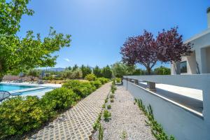 Nostra Terra Villa, 2-acre Secluded Nature Escape with Heated Pool, By ThinkVilla