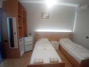 Zina Rooms 1 minute away from the beach