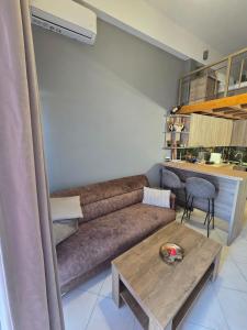 Urban Apartment by AJS