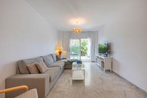 Bright Chalet with Swimming Pool and Close to Sea