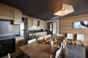 Five-Bedroom Apartment with Spa Access (11 Adults) room in CGH Résidences & Spas les Chalets du Soleil Contemporain