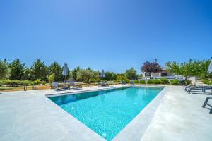 Nostra Terra Villa, 2-acre Secluded Nature Escape with Heated Pool, By ThinkVilla