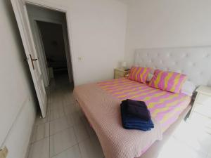 Alquilaencanarias-Medano Colon Center, near the beach