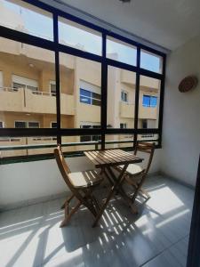 Alquilaencanarias-Medano Colon Center, near the beach