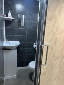 Beachy Vibes and Chill Times 2 bed chalet in Leysdown