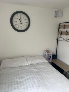 Beachy Vibes and Chill Times 2 bed chalet in Leysdown