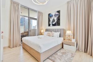 Modern 2BR with Private Terrace, Pool and Gym Access