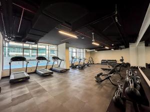 Modern 2BR with Private Terrace, Pool and Gym Access
