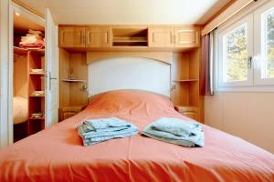 Maisons de vacances Mobile Home - 700m de la plage : photos des chambres