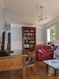 Villas Belle maison, beau quartier, piscine, proche centre, 5 chambres : photos des chambres