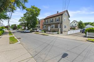 Totally Renovated 3Br Apartment