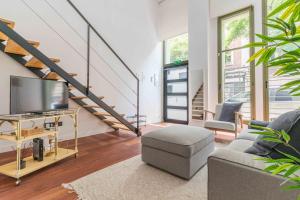 Modern Duplex-2Bedrooms 2Baths-Ventas - 3-звездочные отели в городе Мадрид