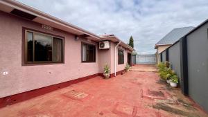 Ultra Home Apartment