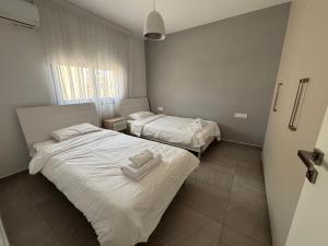 Mordern 2BD APT Perfect for Family or Group