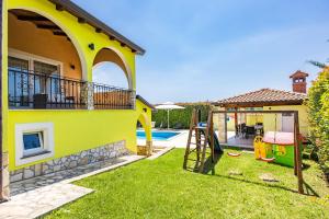 Villa Andrea for 17 people with private heated pool & pet friendly near Porec