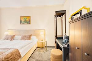 Hotel Reverie - Dependance, Check-in at Metropolitan Star
