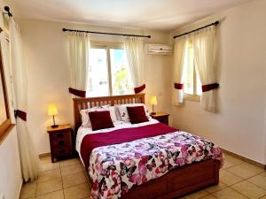 First floor apartment overlooking pool